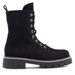 Trzewiki Jenny Fairy. Czarne botki Jenny Fairy, bez wzorów, bez obcasa, na płaskiej podeszwie, bez zapięcia. Za 159.99 zł.