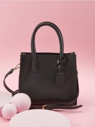 Torebka tote - czarny. Czarne torby na ramię Sinsay, bez wzorów, sportowe, na ramię, bez dodatków. Za 49.99 zł.