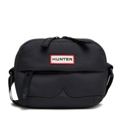 Torebka Hunter. Czarne listonoszki Hunter, bez wzorów, bez dodatków. Za 259.99 zł.