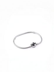 Pandora Srebrna bransoletka "Stitch" rozmiar: 19. Szare bransoletki Pandora, srebrne. Za 335.62 zł.
