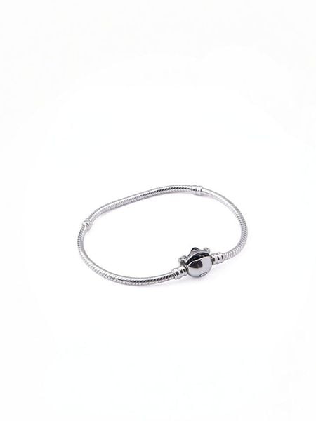 Pandora Srebrna bransoletka "Stitch" rozmiar: 19. Szare bransoletki Pandora, srebrne. Za 309.95 zł.