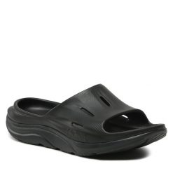 Klapki Hoka. Czarne klapki HOKA, bez wzorów, bez obcasa. Za 299.99 zł.