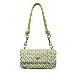 Torebka Guess. Zielone torebki klasyczne Guess, z aplikacjami, bez dodatków. Za 639.99 zł.