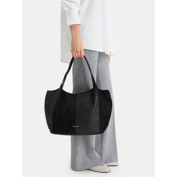 Torebka Lasocki. Czarne shopper Lasocki, bez wzorów, bez dodatków. Za 199.99 zł.