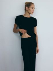Dwuczęściowa piżama z wiskozy - czarny. Czarne piżamy Reserved, bez wzorów, z dzianiny, bez ramiączek. W wyprzedaży za 79.99 zł.