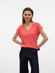 Vero Moda Koszulka w kolorze koralowym rozmiar: XS. Czerwone bluzki Vero Moda, xs, bez wzorów, z koronki, bez kołnierzyka, bez ramiączek. Za 61.46 zł.