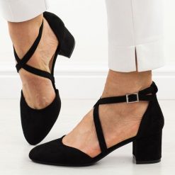 Czarne sandały damskie na obcasie z zakrytymi palcami i pietą Sergio Leone Sk824. Czarne sandały Sergio Leone, bez wzorów, ze skóry, eleganckie, z okrągłym noskiem, bez obcasa, na obcasie, bez zapięcia. Za 159.00 zł.