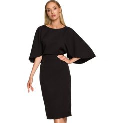 Sukienka elegancka ołówkowa z szerokimi rękawami czarna z pelerynką. Czarne sukienki Sukienki.shop, na komunię, m, bez wzorów, eleganckie, bez kołnierzyka, bez ramiączek, ołówkowe. Za 309.00 zł.