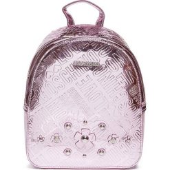 Plecak w kolorze różowym - (S)20 x (W)26 x (G)11 cm. Czerwone plecaki Love Moschino, bez wzorów, z materiału. W wyprzedaży za 489.95 zł.