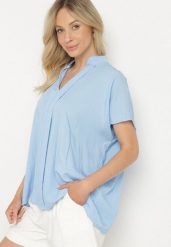 Jasnoniebieska Nietoperzowa Bluzka Oversize z Wiskozą z Dekoltem w Serek Davilisa. Niebieskie bluzki Born2be, z aplikacjami, z jeansu, eleganckie, bez kołnierzyka, bez ramiączek. W wyprzedaży za 67.99 zł.