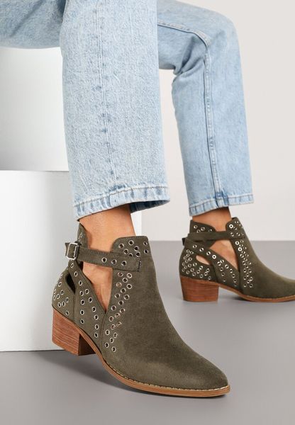 Zielone Botki Vices na Słupku w Stylu Kowbojek z Metalicznymi Aplikacjami i Wycięciami Virori. Zielone botki Renee, z aplikacjami, z jeansu, bez obcasa, na obcasie, bez zapięcia. Za 139.99 zł.