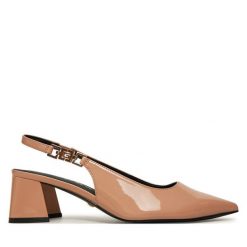 Sandały Guess. Brązowe sandały Guess, z aplikacjami, bez obcasa, na słupku, bez zapięcia. Za 489.99 zł.