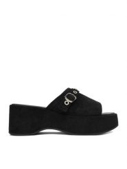 Guess Jeans Klapki CEO-HY20091-1 Czarny. Czarne klapki Guess Jeans, z aplikacjami, z jeansu, bez obcasa. Za 249.99 zł.