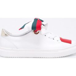 Badura - Buty. Białe obuwie sportowe Badura, z materiału, bez zapięcia. W wyprzedaży za 279.90 zł.