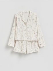 Wzorzysta piżama z wiskozy - kremowy. Białe piżamy Reserved, bez wzorów, z tkaniny, bez ramiączek. Za 139.99 zł.