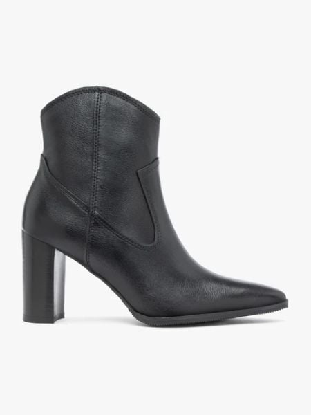 Czarne botki kowbojki na wysokim obcasie. Czarne botki Ryłko, bez wzorów, ze skóry, bez obcasa, na obcasie, bez zapięcia. Za 599.99 zł.