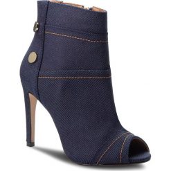 Botki KAZAR - Megan 34086-TK-19 Navy. Niebieskie botki Kazar, bez wzorów, z materiału, bez obcasa, na obcasie, bez zapięcia. W wyprzedaży za 409.00 zł.