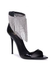 GIUSEPPE ZANOTTI Sandały E300033 Czarny. Czarne sandały Giuseppe Zanotti, bez wzorów, ze skóry, bez obcasa, na szpilce, bez zapięcia. Za 6,449.00 zł.