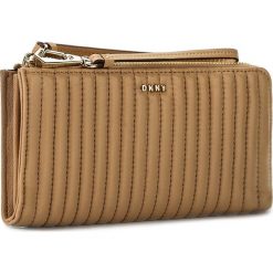 Duży Portfel Damski DKNY - Slgs-Gansevoort R2245051 Tea 905. Brązowe portfele DKNY, bez wzorów, ze skóry. W wyprzedaży za 209.00 zł.