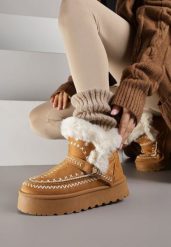 Jasnobrązowe Śniegowce na Platformie z Futerkiem i Haftowanym Wzorem Celatusa. Brązowe trapery i śniegowce Renee, z jeansu. Za 109.99 zł.