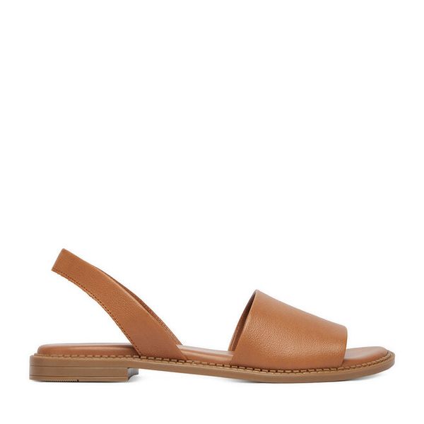 Sandały Lasocki. Brązowe sandały Lasocki, bez wzorów, bez obcasa, na płaskiej podeszwie, bez zapięcia. Za 139.99 zł.