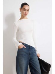 Trendyol Bluzka w kolorze kremowym rozmiar: XS. Brązowe bluzki Trendyol, xs, bez wzorów, z bawełny, z asymetrycznym kołnierzem, bez ramiączek. Za 39.99 zł.