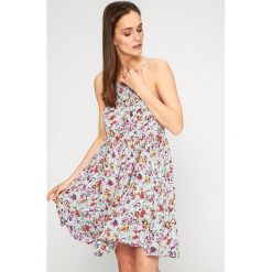 Answear - Sukienka Garden of Dreams. Sukienki ANSWEAR, na co dzień, l, bez wzorów, z materiału, casualowe, bez kołnierzyka, bez ramiączek, mini, proste. W wyprzedaży za 69.90 zł.