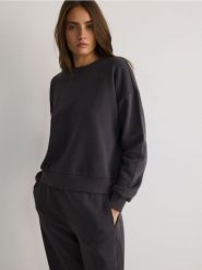 Bluza regular z bawełną - ciemnoszary. Szare bluzy Reserved, l, bez wzorów, z bawełny, bez kaptura. W wyprzedaży za 59.99 zł.