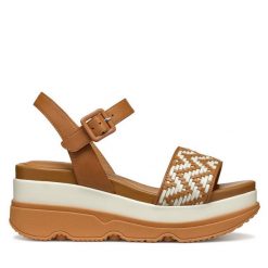 Sandały Geox. Brązowe sandały Geox, bez wzorów, bez obcasa, na koturnie, bez zapięcia. Za 619.99 zł.