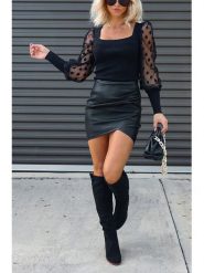 Milan Kiss Bluzka w kolorze czarnym rozmiar: S. Czarne bluzki Milan Kiss, s, bez wzorów, z tiulu, bez kołnierzyka, bez ramiączek. Za 104.89 zł.