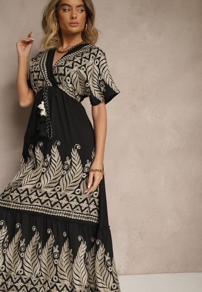Czarna Wiskozowa Sukienka Boho o Kopertowym Kroju z Metalicznym Haftem Redeselle. Czarne sukienki Renee, na co dzień, m, z aplikacjami, z wiskozy, boho, bez kołnierzyka, bez ramiączek, maxi, kopertowe. Za 109.99 zł.
