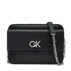 Torebka Calvin Klein. Czarne listonoszki Calvin Klein, bez wzorów, bez dodatków. Za 529.99 zł.
