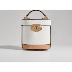 Torebka kuferek w bloki kolorów - Biały. Kufry i kosmetyczki Mohito. Za 119.99 zł.