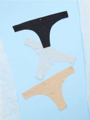 Stringi 3 pack - wielobarwny. Stringi Sinsay, z aplikacjami, z materiału. Za 25.99 zł.