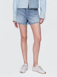 GAP Szorty dżinsowe w kolorze błękitnym rozmiar: W30. Niebieskie szorty GAP, bez wzorów, klasyczne. Za 119.95 zł.