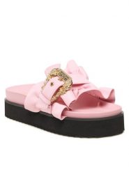 Versace Jeans Couture Klapki 74VA3SM5 71570 Różowy. Czerwone klapki Versace Jeans Couture, bez wzorów, z jeansu, bez obcasa. Za 559.99 zł.