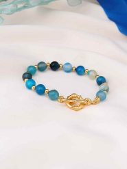 Pierres de Jade Pozłacana bransoletka z elementami ozdobnymi rozmiar: onesize. Niebieskie bransoletki Pierres de Jade, z agatem, pozłacane. Za 43.99 zł.