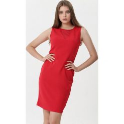 Czerwona Sukienka Kirsten. Czerwone sukienki Born2be, l, bez wzorów, eleganckie, bez kołnierzyka, bez ramiączek, mini, dopasowane. Za 69.99 zł.