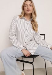 Biała Klasyczna Koszula z Bawełną w Paski Zapinana na Ozdobne Guziki Doriareida. Białe koszule Born2be, m, bez wzorów, z bawełny, eleganckie, bez kołnierzyka, bez ramiączek. Za 69.99 zł.