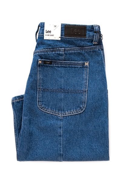 LEE A LINE SKIRT REMO LIGHT L38TGAEF 112108332. Niebieskie spódnice Lee, l, bez wzorów, z jeansu, midi, trapezowe. Za 159.99 zł.