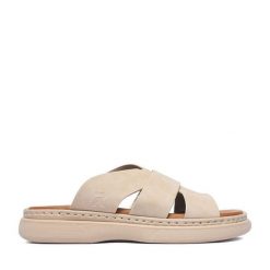 Klapki Rieker. Brązowe klapki Rieker, bez wzorów, bez obcasa. Za 259.99 zł.