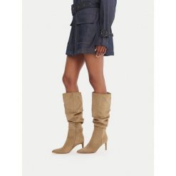 Kozaki JENNY. Brązowe kozaki Jenny, bez obcasa, na szpilce, bez zapięcia. Za 199.99 zł.