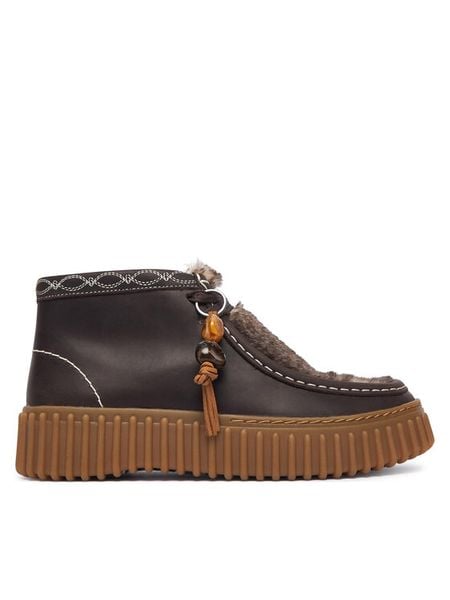 Clarks Trzewiki Torhill Moss 26327772 Brązowy. Brązowe botki Clarks, bez wzorów, ze skóry, bez obcasa, na płaskiej podeszwie, bez zapięcia. Za 519.99 zł.