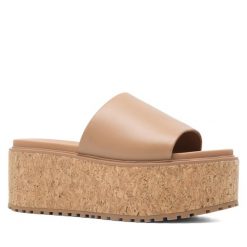 Klapki Lasocki. Brązowe klapki Lasocki, bez wzorów, bez obcasa. Za 249.99 zł.