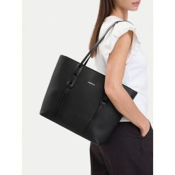 Torebka Lasocki. Czarne shopper Lasocki, bez wzorów, bez dodatków. Za 219.99 zł.