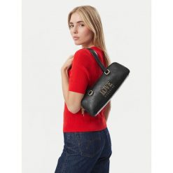 Torebka LOVE MOSCHINO. Czarne torebki klasyczne Love Moschino, bez wzorów, bez dodatków. Za 859.99 zł.