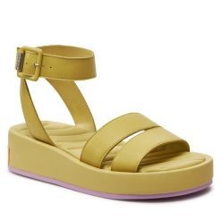 Sandały HOFF. Żółte sandały Hoff, bez wzorów, bez obcasa, na płaskiej podeszwie, bez zapięcia. Za 259.99 zł.