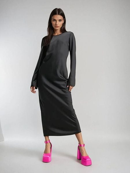 Monki Sukienka w kolorze czarnym rozmiar: 46. Czarne sukienki Monki, na co dzień, bez wzorów, bez kołnierzyka, bez ramiączek, maxi, proste. Za 48.39 zł.