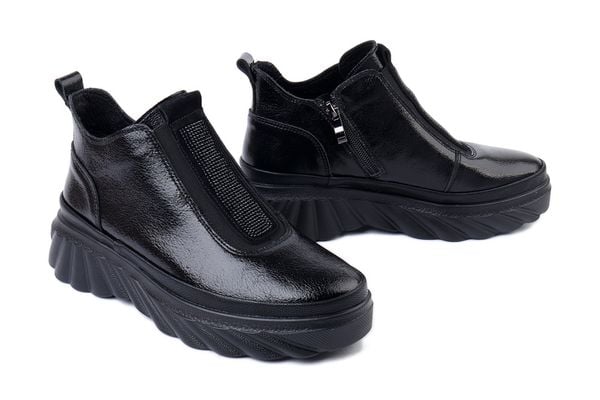 FILIPPO DBT7426/25 BK czarny, botki damskie. Czarne botki Filippo, bez wzorów, z polaru, bez obcasa, bez zapięcia. Za 203.92 zł.