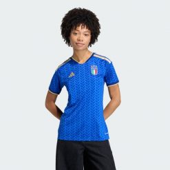 Koszulka podstawowa Włochy 26. Niebieskie bluzki Adidas, bez wzorów, sportowe, bez kołnierzyka, bez ramiączek. Za 439.00 zł.